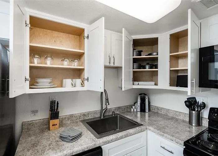 Apartment 218 Fully Furnished 1br Suite-outdoor Pool